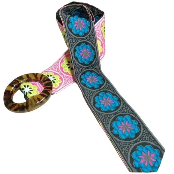 Bohemian pink + blue embroidered reversible belt with turquoise shell buckle L - Picture 2 of 8